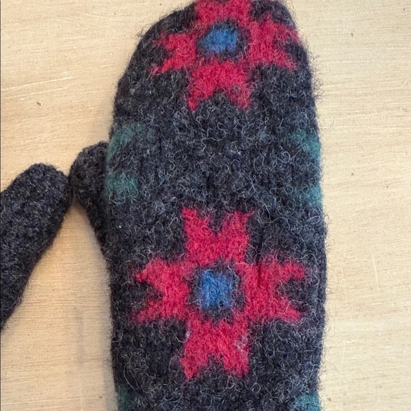 Extra Warm, wool Black Mittens with Red Floral Pattern - Picture 3 of 4